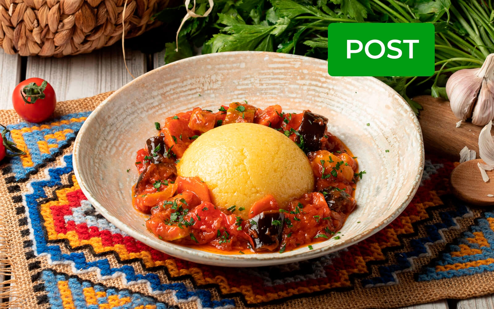 Mămăligă cu ghiveci de legume