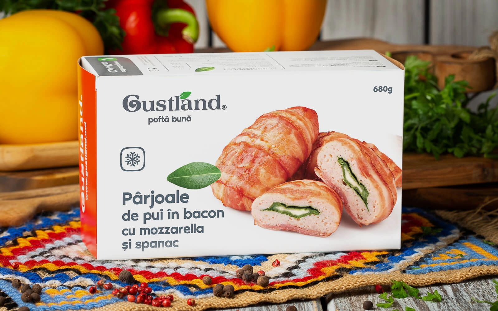 Produs congelat. Pârjoale de pui în bacon cu mozzarella și spanac