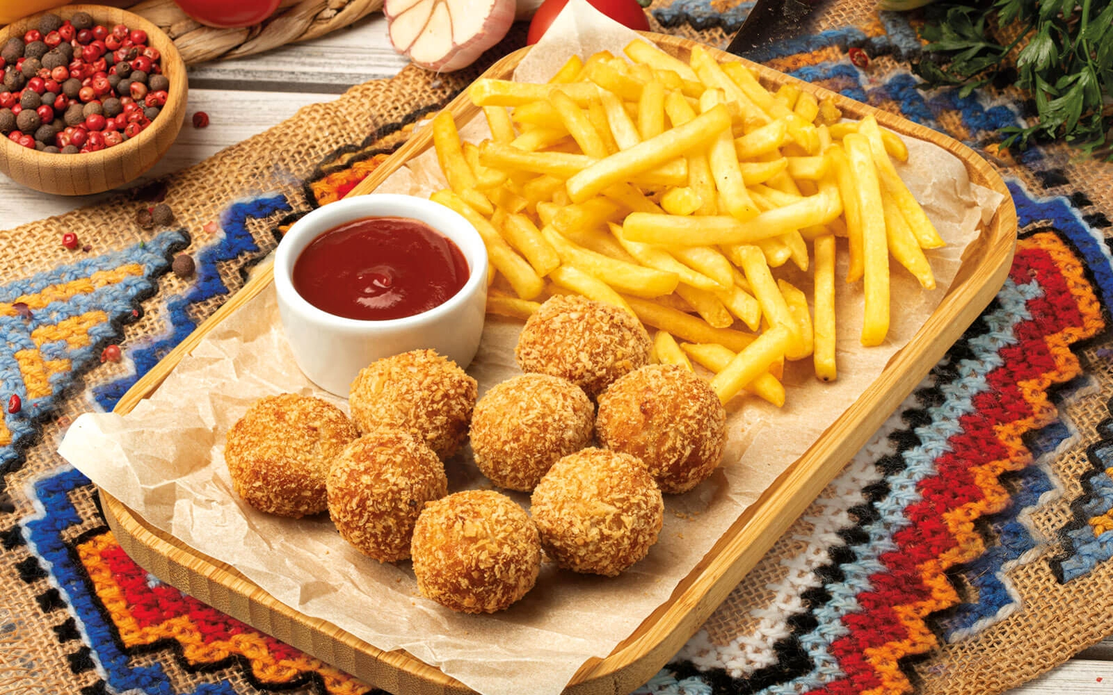 Nuggets de pui cu cartofi pai