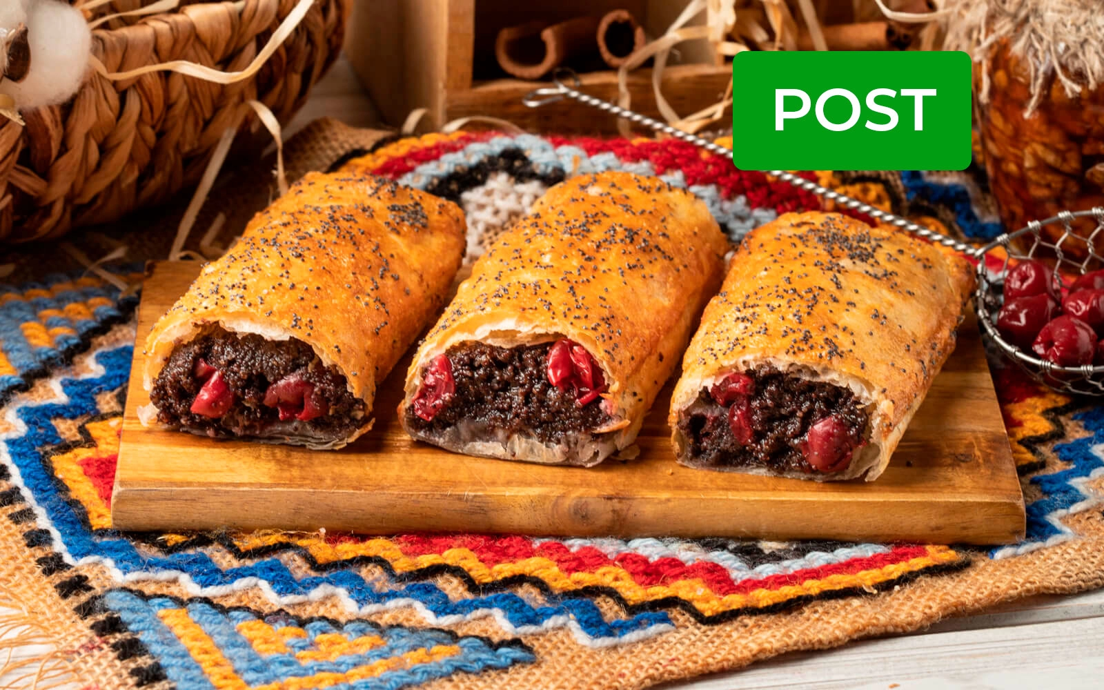 Învârtită cu vișină și mac