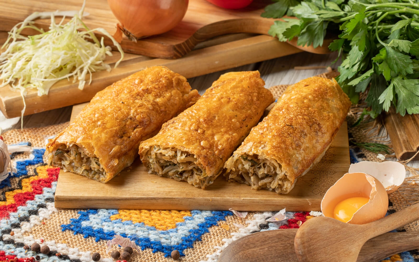 Învârtită cu varză proaspătă și verdeață