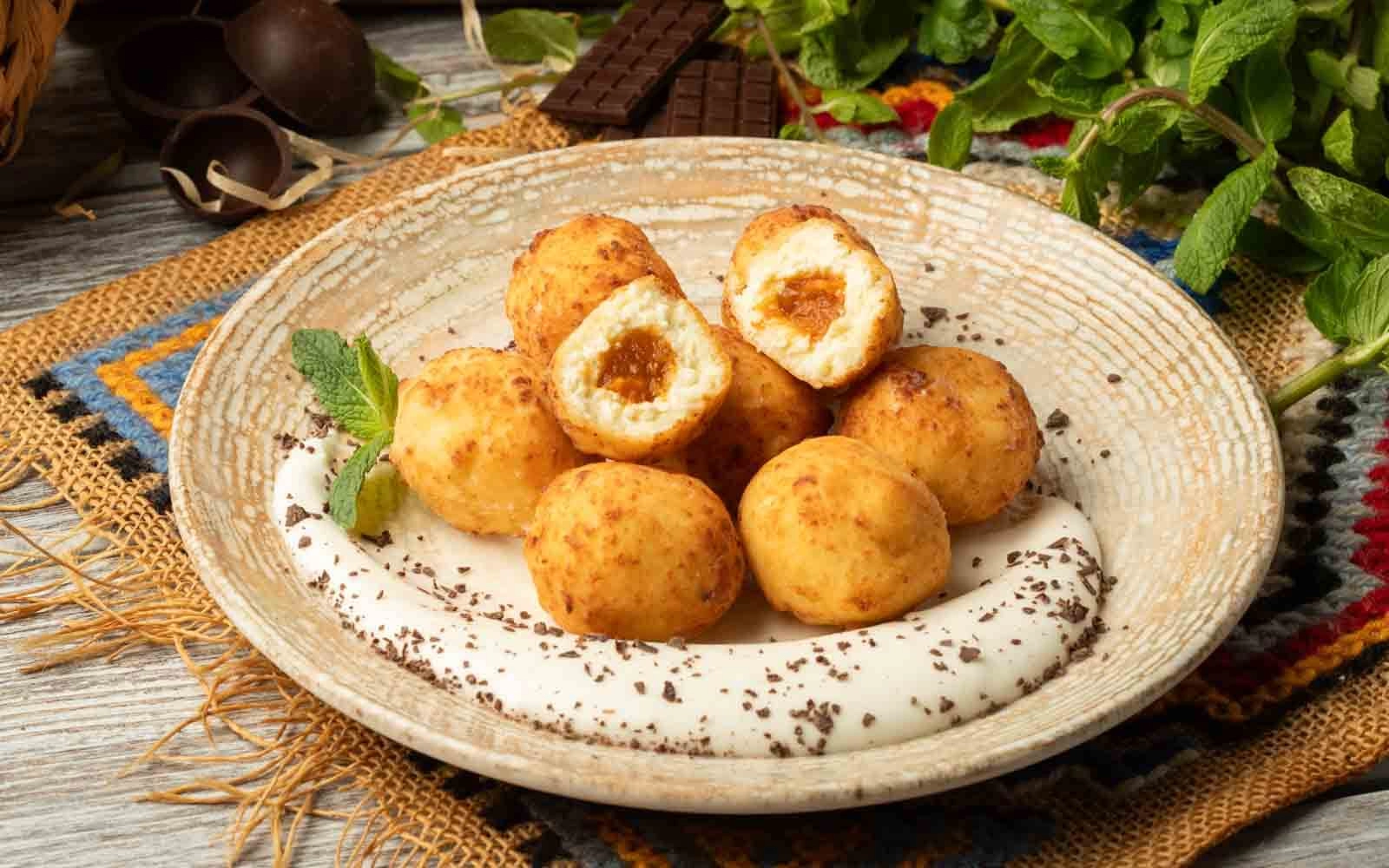 Papanasi with apricot filling