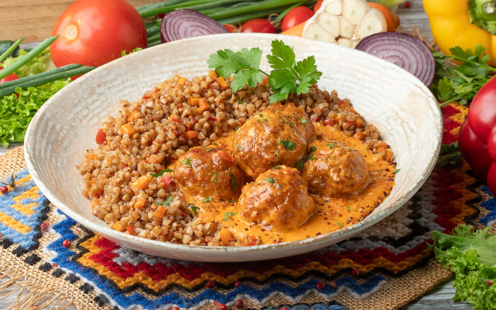 Meatballs with buckwheat and vegetables 