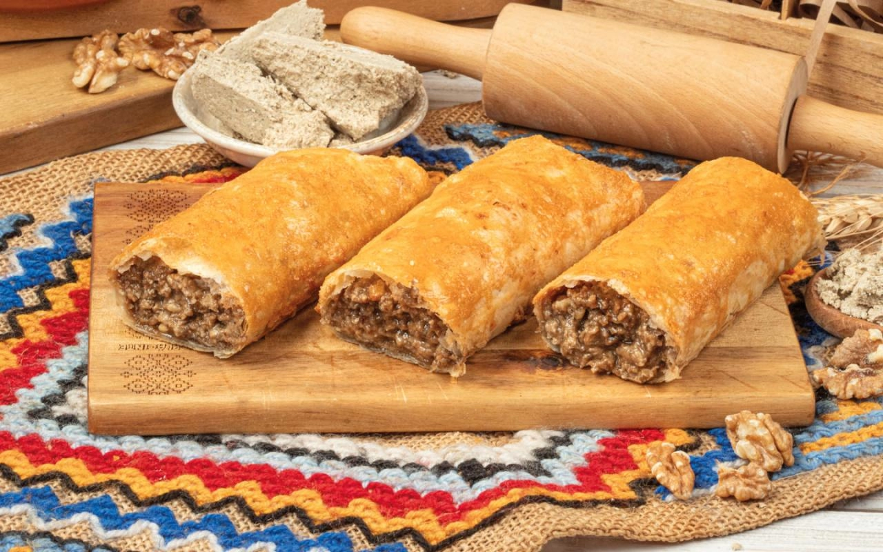 Învârtită cu halva și nuci