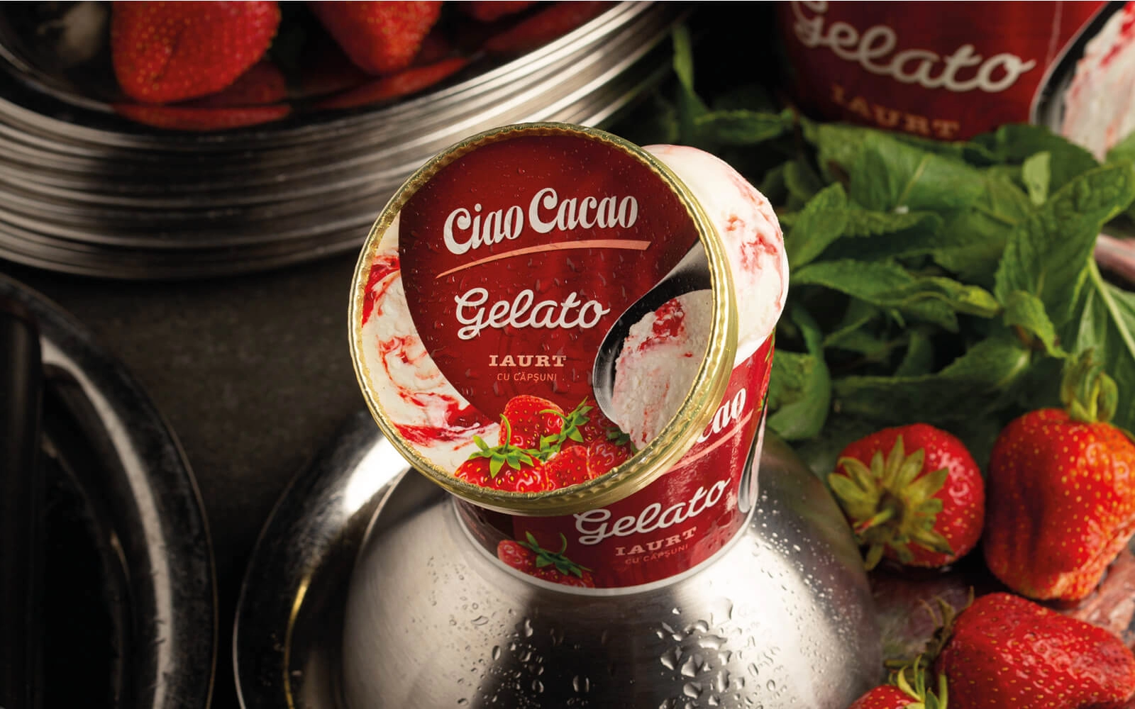  Gelato yoghurt ice cream with strawberries