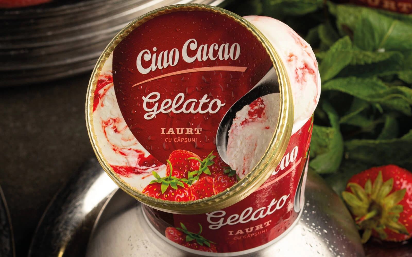  Gelato yoghurt ice cream with strawberries